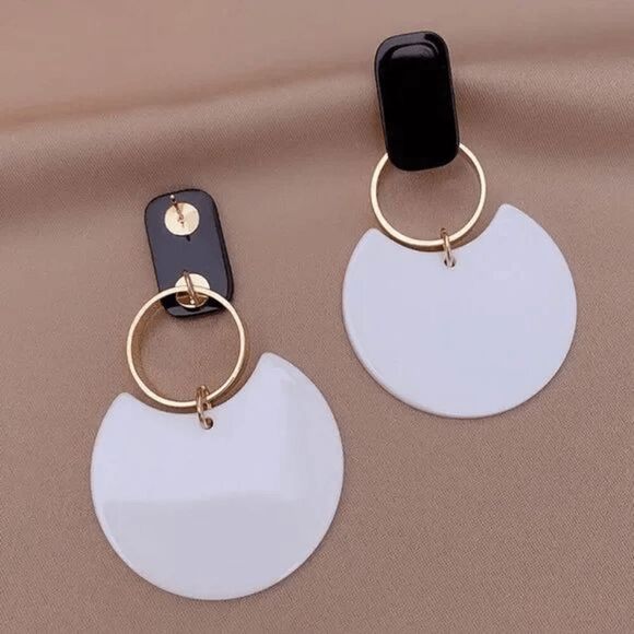 2/$21 Ladies Black White Round Earrings - Picture 1 of 5